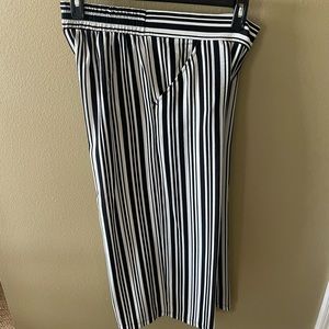 Silky smooth hangs beautifully black and white striped